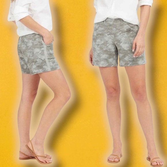 Spanx ‘Stretch Twill Pull-On Shorts’ in “Stone Wash Camo” Size Medium - Picture 2 of 15